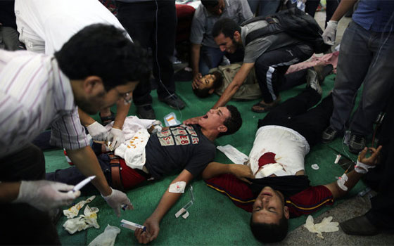   مصر اليوم - عشرات القتلى من المتظاهرين السلميين على يد جنود الحرس الجمهوري في مصر