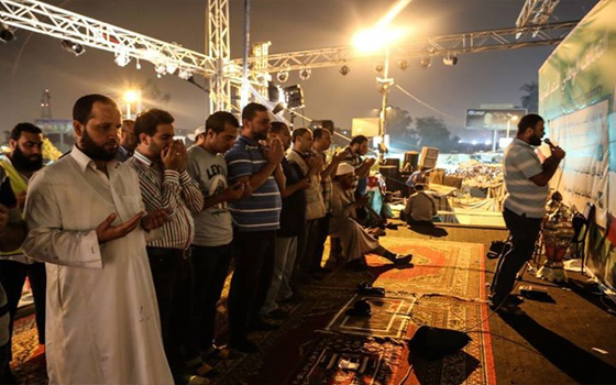   مصر اليوم - أنصار مرسي يشاركون في مليونية الشهيد أمام رابعة العدوية