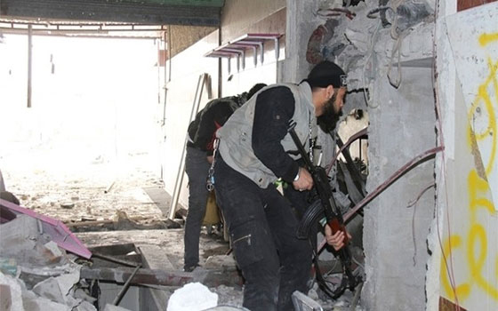   مصر اليوم - الجيش السوري يقصف مخيم اليرموك والحر يسيطر على الراشدين في حلب