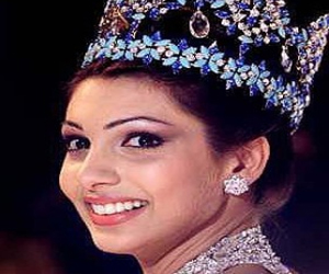   مصر اليوم - ملكة جمال العالم:  زوجي يضربني ويعاملني مثل الحيوان