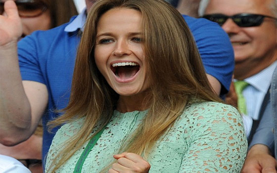   مصر اليوم - كيم سيرز في الملعب المركزي لكرة المضرب تشجع صديقها موراي