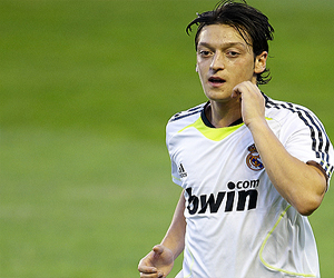   مصر اليوم - مسعود أوزيل يهنئ المسلمين بحلول شهر رمضان المبارك