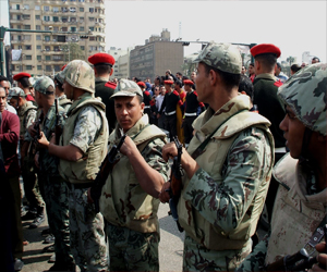   مصر اليوم - هجوم على كمين للجيش في سيناء يقتل 2 ويصيب 6