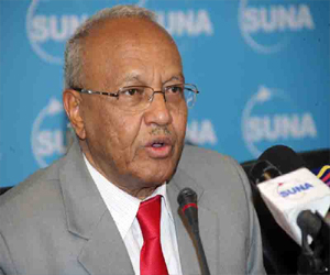 مصر اليوم - طبيب يحاول الاعتداء بسكين على وزير الصحة السوداني