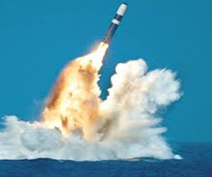 مصر اليوم - بريطانيا تتمسك بقاعدتها النووية في اسكتلندا حتى في حالة الاستفتاء