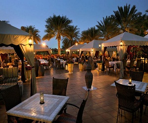   مصر اليوم - فنادق الخليج تتنافس في تشييد الخيم الرمضانية الفاخرة