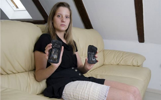   مصر اليوم - انفجار هاتف سامسونغ غالاكسي S3 في جيب فتاة سويسرية