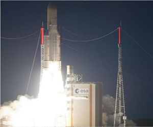   مصر اليوم - وصول القمر الصناعي الكوري الجنوبي أريرانغ 5 إلى روسيا