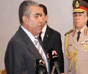   مصر اليوم - محافظ البحر الأحمر يبحث مع موظّفي المعلومات حاجات الأهالي