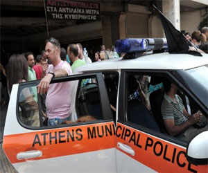   مصر اليوم - اعتقال شخصين في اليونان في إطار التحقيق في رسالة مفخخة