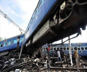   مصر اليوم - عدد كبير من الضحايا في انحراف قطار عن سكته قرب باريس