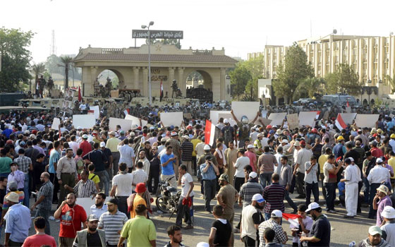   مصر اليوم - تقرير حقوقي يؤكد أن رد فعل الجيش في أحداث دار الحرس كان دفاعيًا