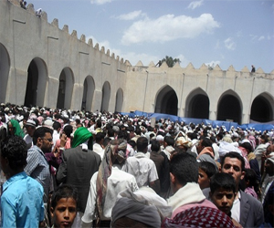   مصر اليوم - مصلون يمنيون يضربون إمام مسجدهم لدعائه على السيسي