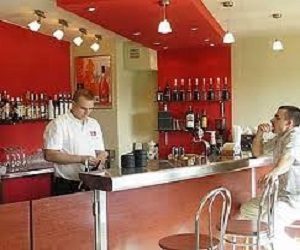 مصر اليوم - مطاعم ومقاهٍ في عمان تنتهك حرمة الشهر الفضيل