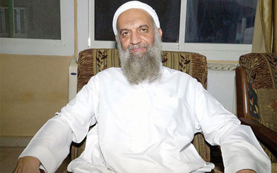   مصر اليوم - الظواهري يطرح مبادرة لإنهاء الأزمة تتمثل في إنهاء حكم مرسي وإخلاء سبيل المحتجزين