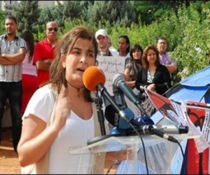   مصر اليوم - مجموعة نسائية تعتصم وسط بيروت للمطالبة بإقرار العنف الأسري