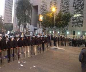   مصر اليوم - اقتحام قسم شرطة السويس للثائر من أمين شرطة