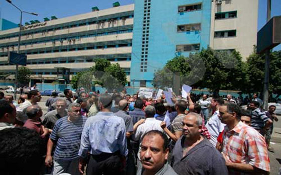   مصر اليوم - أساتذة نفسيين يؤكدون أن العاملين المصريين تحولوا إلى أوصياء على الحكومة