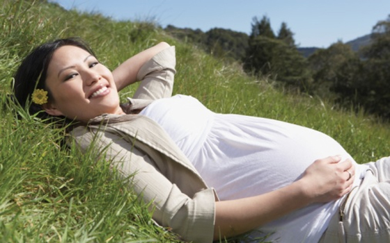 مصر اليوم - حمل المرأة خلال فصل الربيع يزيد احتمالات الولادة المبكرة