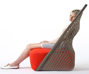   مصر اليوم - كرسي يجمع تصميمه بين المقعد والأرجوحة