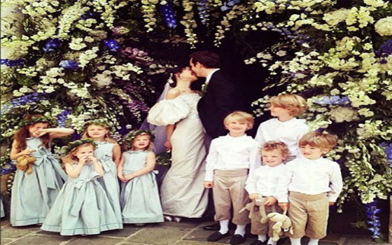   مصر اليوم - كارولين سيبر تتزوج في عرض أزياء شانيل