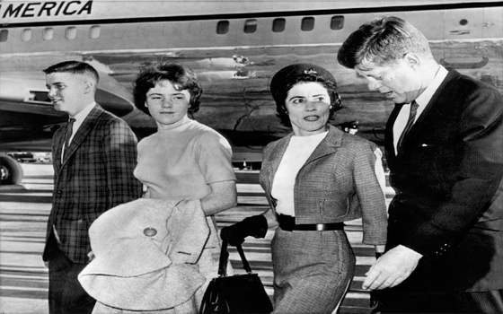   مصر اليوم - الكتاب الجديد لليلى كوبل نادي زوجات رواد الفضاء يحكي قصصًا حقيقية