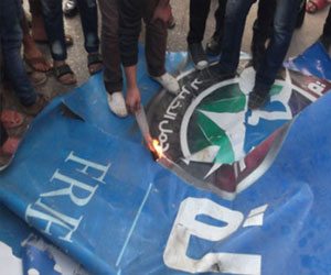   مصر اليوم - نشطاء يعثرون على جوازات سفر سوريين بعد اقتحام مقر الإخوان في الدقهلية