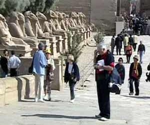   مصر اليوم - زعزوع يبحث سبل زيادة أعداد السياح البولنديين لمصر