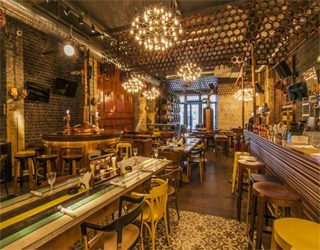 مصر اليوم - نسخة حديثة لحانة في قلب بوخارست