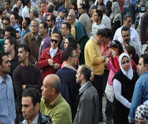   مصر اليوم - وقفة احتجاجية لسكان رابعة العدوية أمام نادي الزهور لرفض ممارسات المعتصمين