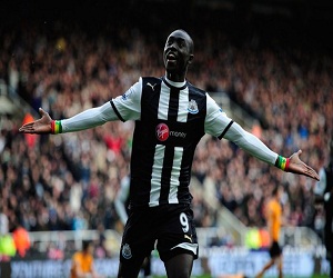   مصر اليوم - لاعب مسلم في الدوري الإنكليزي يرفض ارتداء قميص ناديه لمخالفته الشريعة