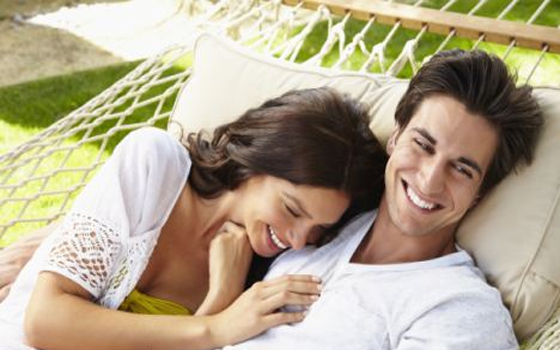 مصر اليوم - البريطانيون يُقبلون على الجنس في أغسطس