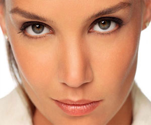 مصر اليوم - اعتني بجمال عينيكي في رمضان