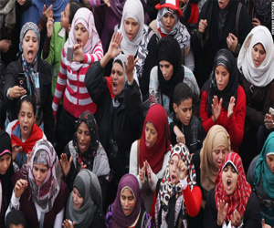   مصر اليوم - النساء يَشهدْن تظاهرات الجمعة للاحتفال بالنصر والحفاظ على الثورة