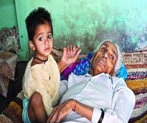   مصر اليوم - أكبر أم في العالم تستمد القوة من ابنتها