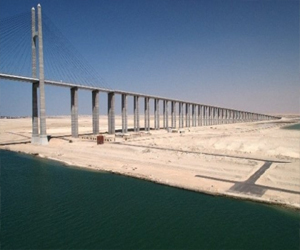   مصر اليوم - إغلاق جسر قناة السويس بسبب العمليات العسكرية في سيناء