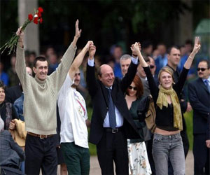   مصر اليوم - السوري المتهم بخطف رومانيين في العراق اعيد بعد عملية جرت بدون إذن