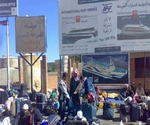   مصر اليوم - ضبط راكب بميناء الغردقة البحري بحوزته سلاح ناري