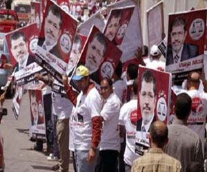   مصر اليوم - مسيرة ليلية لأنصار الرئيس المعزول في الغردقة