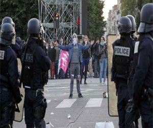   مصر اليوم - الشرطة الفرنسية في حالة تيقظ بعد ليلة من العنف في باريس