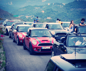   مصر اليوم - عرض شيق و احتفال مميز أقيما على شرف سيارات MINI