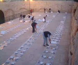   مصر اليوم - أنصار مرسي يشعلون النار في مائدة الرحمن التابعة للجيش