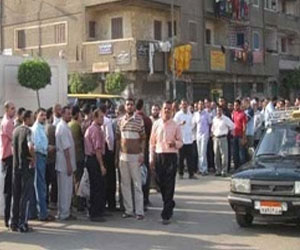   مصر اليوم - مواطنون يقتحمون شركة تسويق شبكي في السويس لقيامها بالنصب عليهم