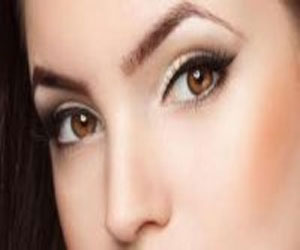 مصر اليوم - خطوات استخدام الأيلاينر لتوسيع العيون