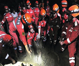   مصر اليوم - فرق الإغاثة تبحث عن ناجين بعد زلزال الصين