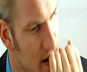   مصر اليوم - اكتشاف جزيء التعاسة المسؤول عن التوتر والقلق بالمخ