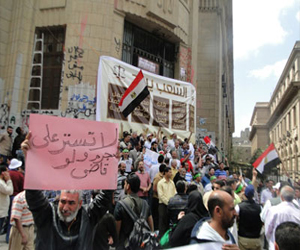   مصر اليوم - الصوفية تفوض الجيش حماية البلاد من العنف