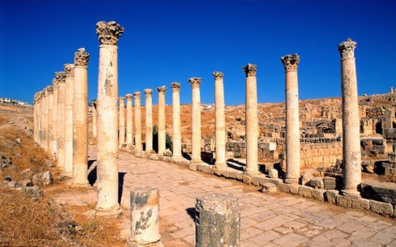   مصر اليوم - البترا مدينة البساطة وروعة الحياة الليلية