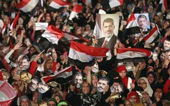   مصر اليوم -  النهضة يطالب مؤيدي مرسي بحصار المنشآت الحيوية و قطع الطرق