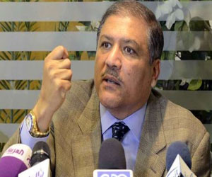   مصر اليوم - السادات: عن أي ديمقراطية يتحدث القتلة واللصوص